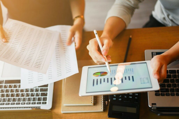 How to value financial advice